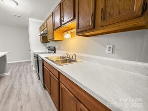 6131 Meadow Rose Ln in Charlotte, NC - Building Photo - Building Photo