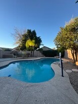 2523 E Parkside LN in Phoenix, AZ - Building Photo
