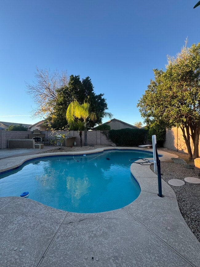 property at 2523 E Parkside LN