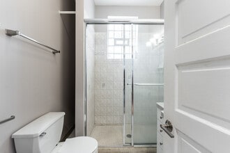 2200 W Belmont Ave, Unit 2 in Chicago, IL - Building Photo - Building Photo
