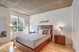 1102 Rue de Bleury in Montréal, QC - Building Photo - Building Photo