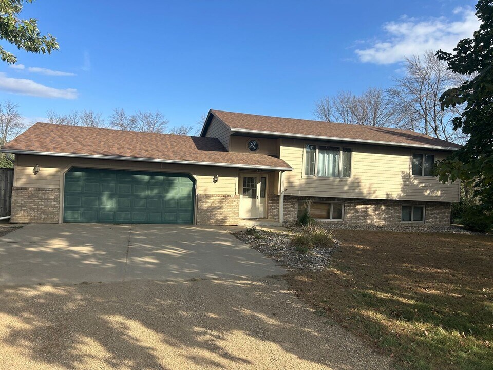 26118 467th Ave in Sioux Falls, SD - Building Photo