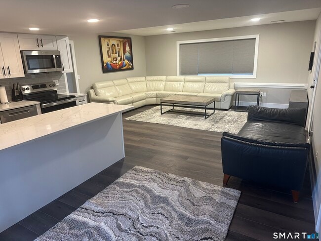 9 Woodacre Ln in Monroe, CT - Building Photo - Building Photo