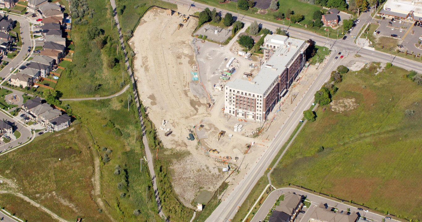 Sharon Corners in East Gwillimbury, ON - Building Photo