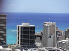 445 Seaside Ave, Unit 41st floor in Honolulu, HI - Building Photo