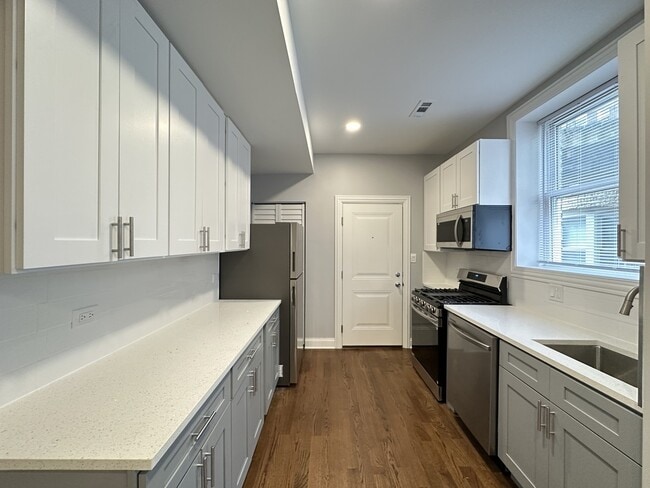 1157 W Lunt Ave, Unit 3 in Chicago, IL - Foto de edificio - Building Photo