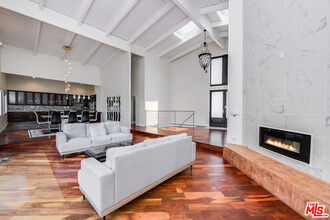 9314 Sierra Mar Dr in Los Angeles, CA - Building Photo - Building Photo