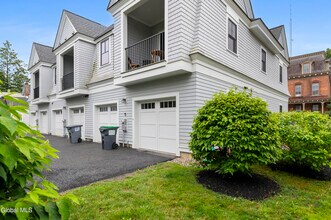 37 White St in Saratoga Springs, NY - Building Photo - Building Photo