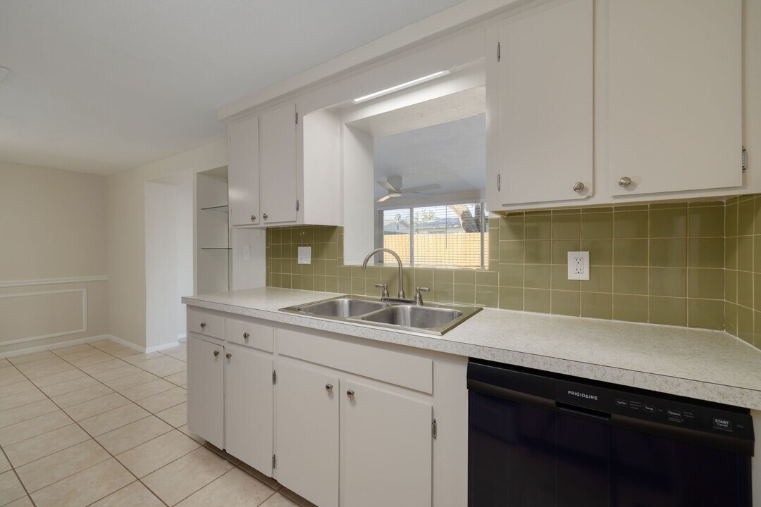 3645 Panola Dr in New Port Richey, FL - Building Photo