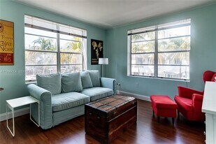 1460 Ocean Dr in Miami Beach, FL - Building Photo