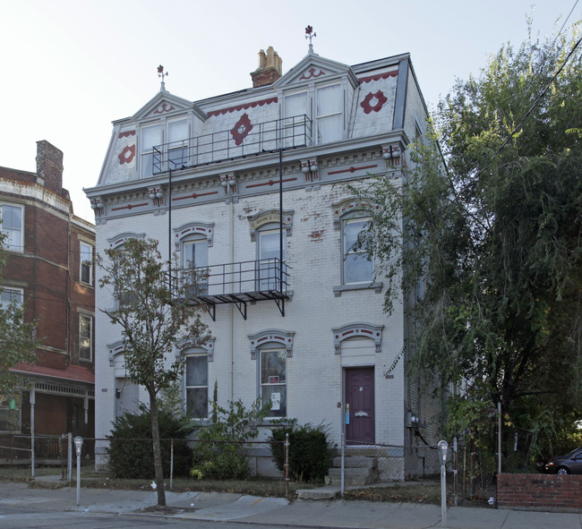 3521-3523 Warsaw Ave in Cincinnati, OH - Foto de edificio - Building Photo