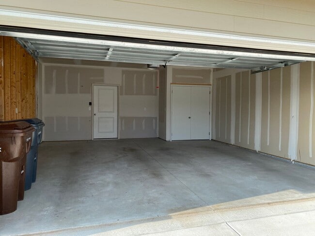 412 S Longbranch Dr in Maize, KS - Foto de edificio - Building Photo