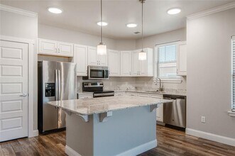 240 Washington St in Red Oak, TX - Building Photo - Building Photo