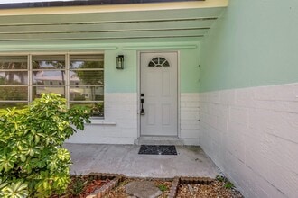 3837 NE Melba Dr in Jensen Beach, FL - Building Photo - Building Photo