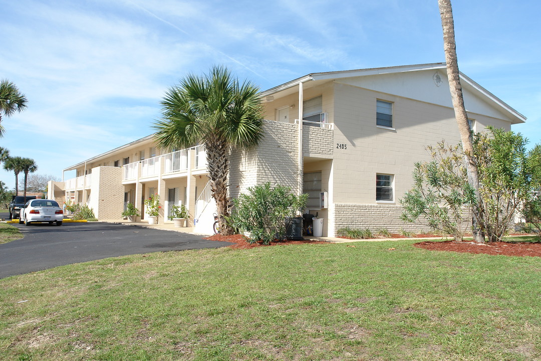 2405 N Oleander Ave in Daytona Beach, FL - Foto de edificio