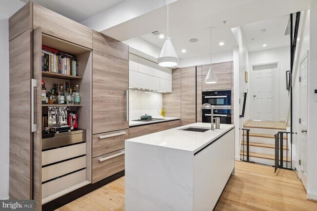 2242 Ontario Rd NW in Washington, DC - Building Photo - Building Photo