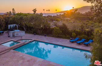 30223 Pacific Coast Hwy in Malibu, CA - Building Photo - Building Photo
