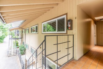 Mercer Park Apartments in Mercer Island, WA - Foto de edificio - Interior Photo