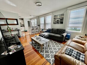 14 Roberts St, Unit 1r in Quincy, MA - Building Photo - Building Photo