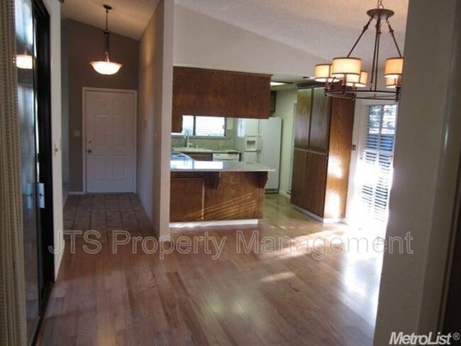 31 Yuba River Cir in Sacramento, CA - Building Photo - Building Photo