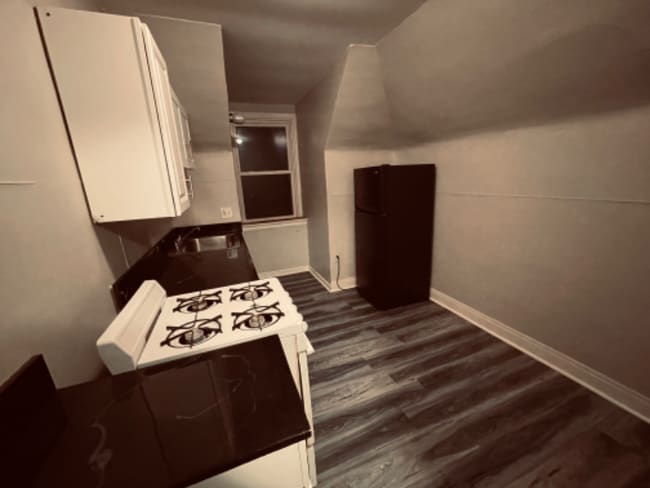 141 S Bryant Ave in Pittsburgh, PA - Foto de edificio - Building Photo