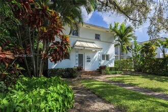 3911 Ponce de Leon Blvd in Coral Gables, FL - Building Photo - Building Photo