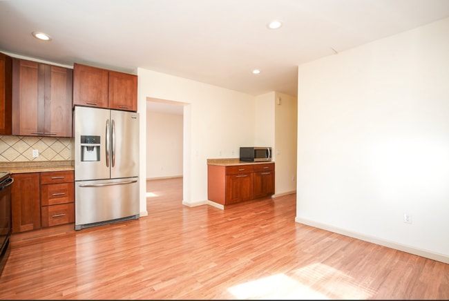 57 Worthen St in West Springfield, MA - Building Photo - Building Photo