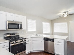 905 N Jones Blvd in Las Vegas, NV - Building Photo - Building Photo