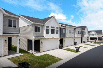 569 Richland Vly St in Garden City, UT - Building Photo - Building Photo