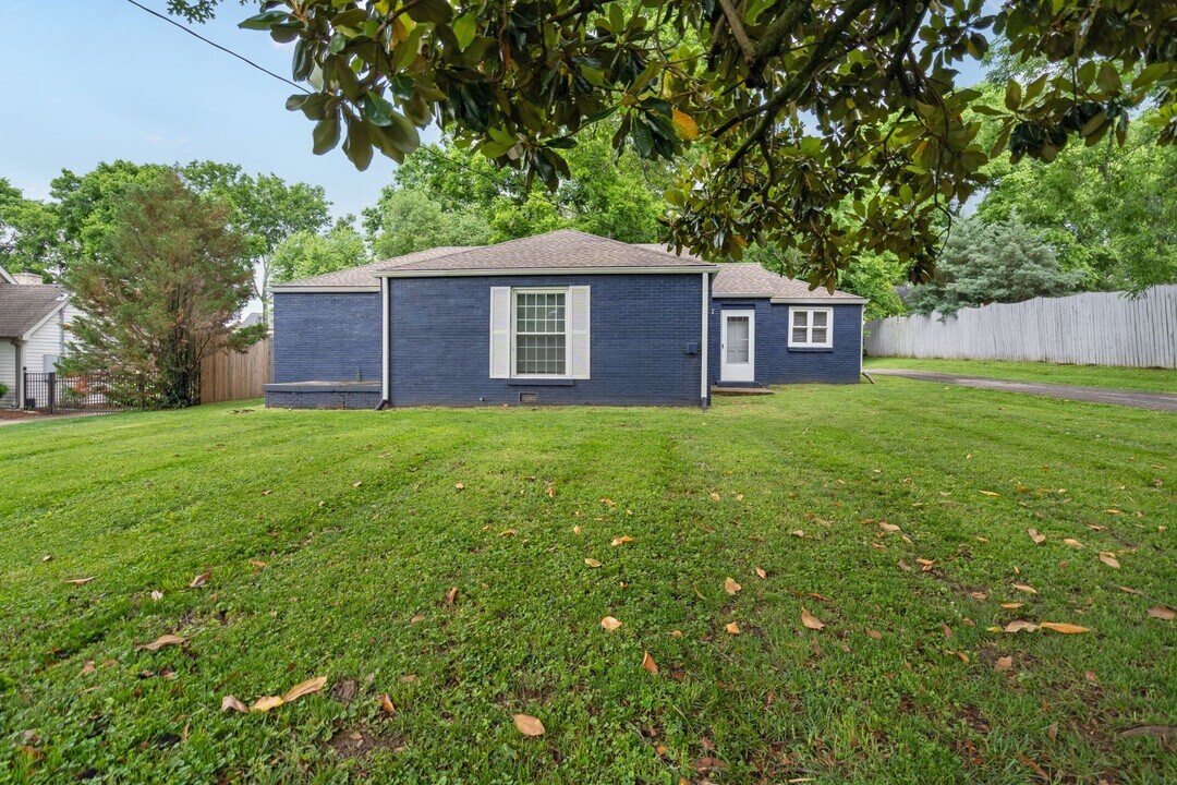 4020 Vailwood Dr in Nashville, TN - Building Photo