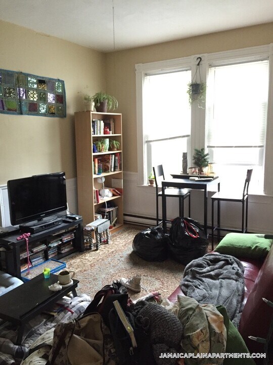 108 Hyde Park Ave, Unit 3 in Boston, MA - Building Photo