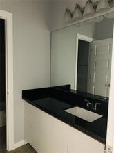 1907 Cari Nicole Ave, Unit 1 in Edinburg, TX - Foto de edificio - Building Photo