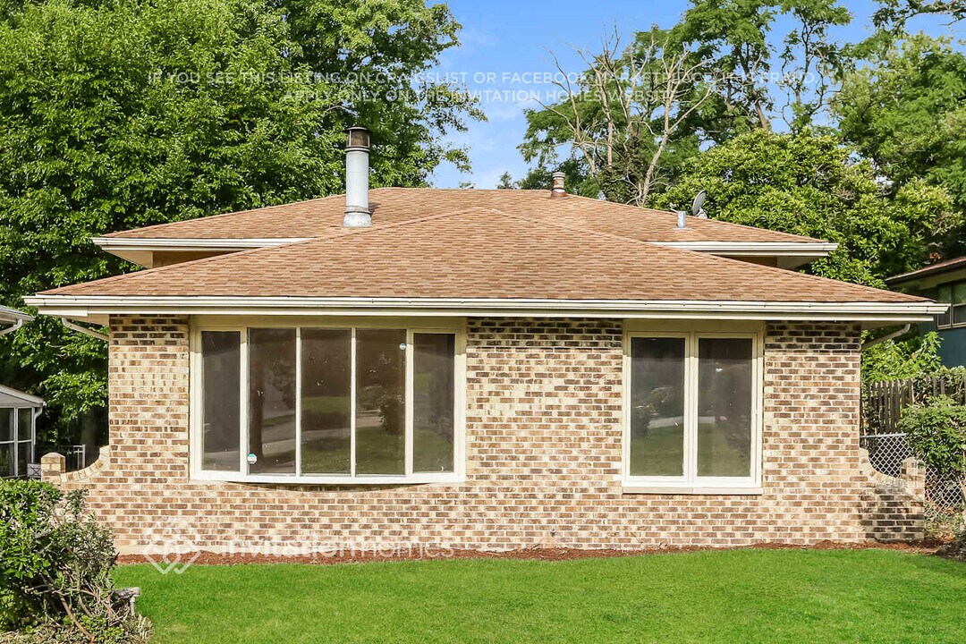 4904 Drendel Rd in Downers Grove, IL - Building Photo