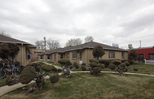 Jasmine Apartments in Denver, CO - Foto de edificio - Building Photo