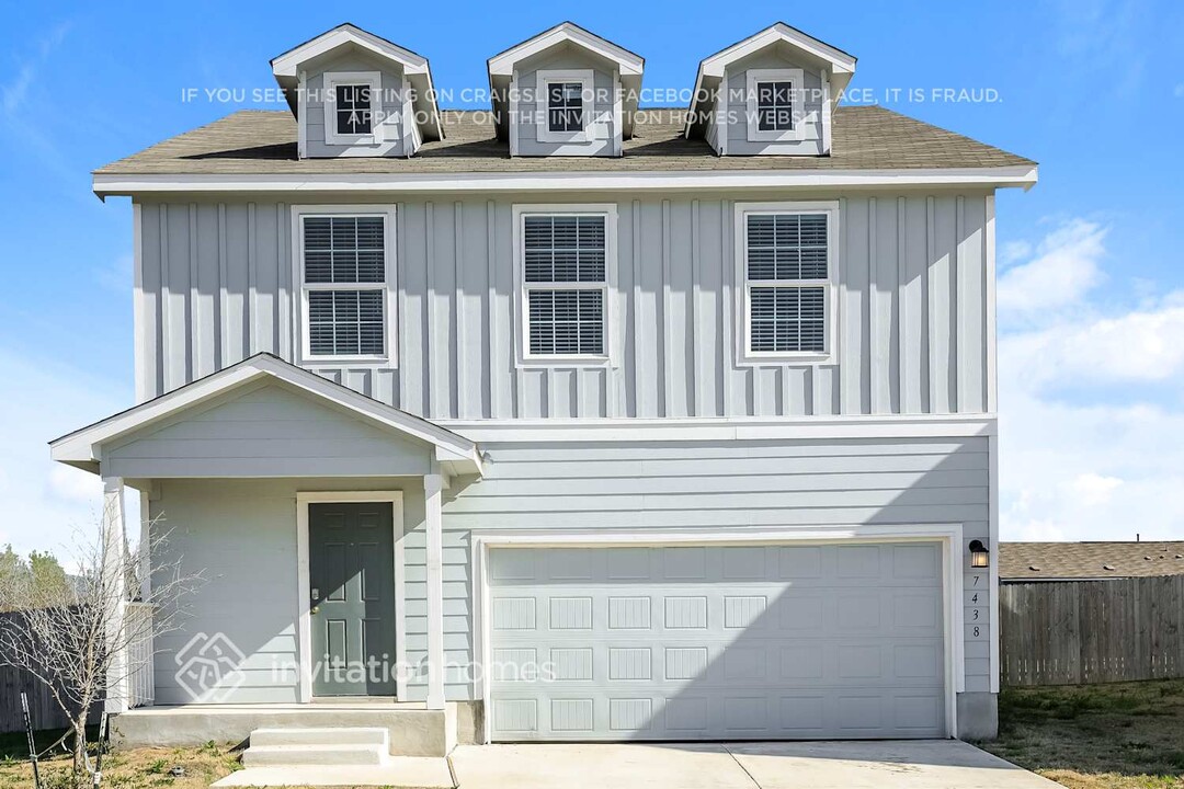 7438 Adaja Riv in San Antonio, TX - Building Photo