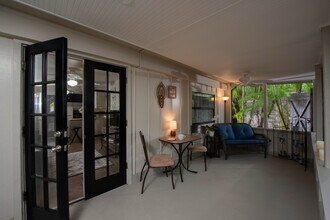 1631 Bonita Ln in Sarasota, FL - Foto de edificio - Building Photo