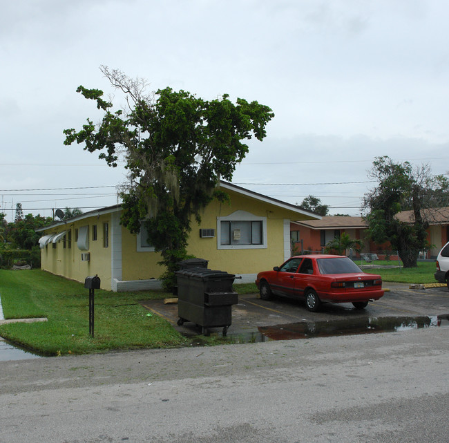 6030 Funston St in Hollywood, FL - Building Photo - Building Photo