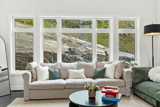 1042 Greensview Dr in Lake Of Bays, ON - Building Photo - Building Photo