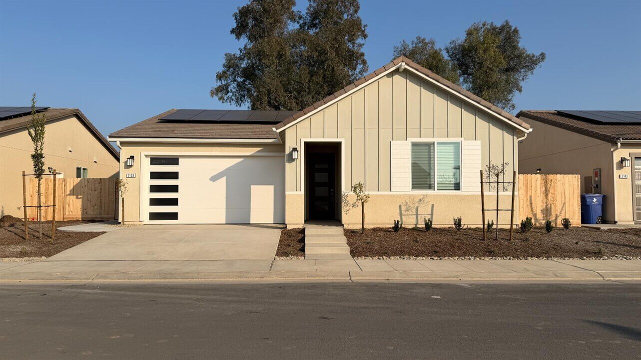 2153 N Renn Ave in Clovis, CA - Building Photo