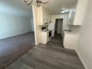 255 S Rengstorff Ave in Mountain View, CA - Building Photo - Building Photo