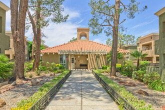 Casa Del Sol Apartment Homes in Victorville, CA - Foto de edificio - Building Photo