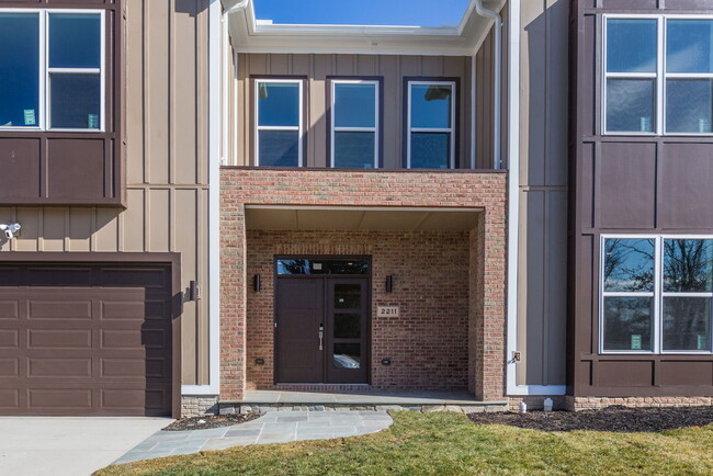 2211 Farougi Ct in Herndon, VA - Building Photo - Building Photo