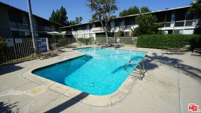 3330 S Sepulveda Blvd in Los Angeles, CA - Building Photo - Building Photo