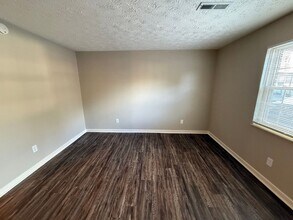 8721 Gleason Dr in Knoxville, TN - Building Photo - Building Photo