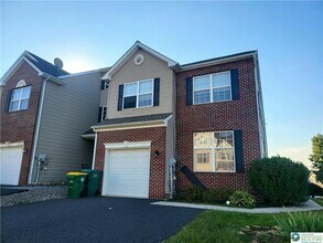 5215 Spring Ridge Dr E in Macungie, PA - Building Photo - Building Photo