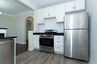 918 Green Bay Rd in Winnetka, IL - Building Photo - Building Photo