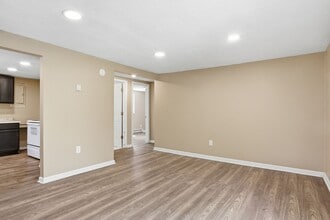 701 Peppers Ferry Rd in Pulaski, VA - Foto de edificio - Building Photo