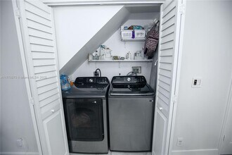 4905 SW 31st Ter in Fort Lauderdale, FL - Building Photo - Building Photo
