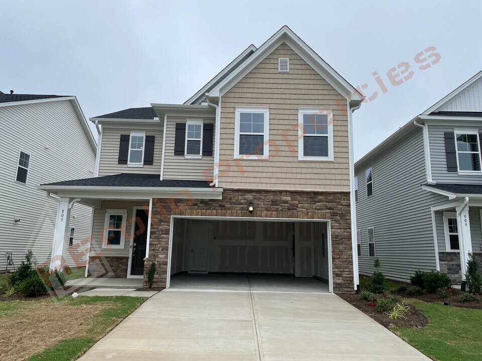 605 Emerald Bay Cir in Raleigh, NC - Building Photo