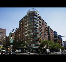 295 Greenwich St-Unit -: 6F in New York, NY - Building Photo - Building Photo